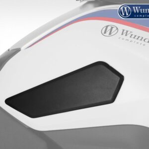 BMW R1250R Ergonomics - Tank Pads